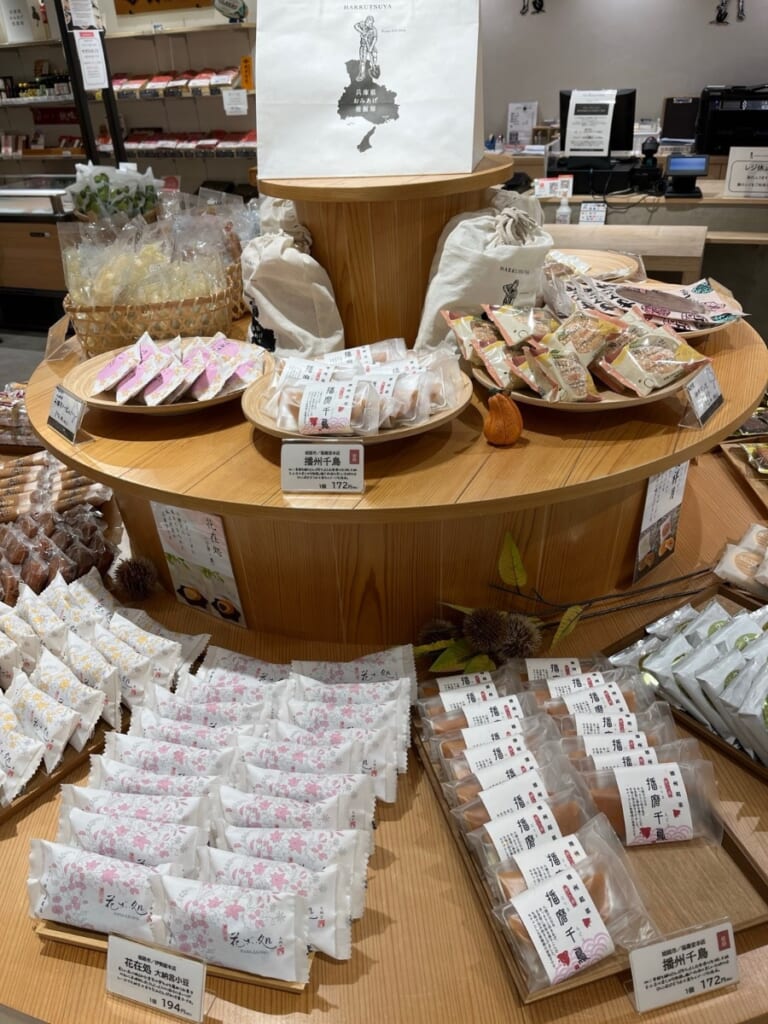 1個から買える兵庫の和菓子の台。播州千鳥、花在処など(私が撮影)