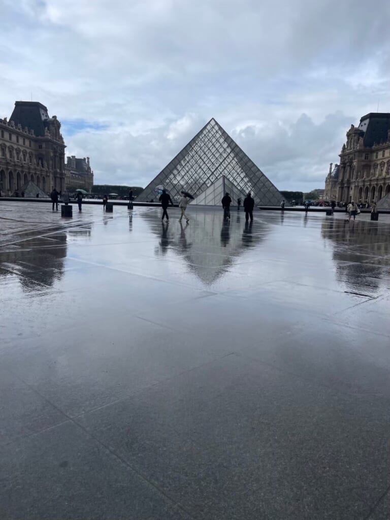 ルーヴル美術館のガラスのピラミッド