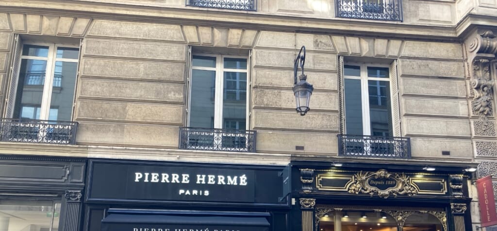 パリのピエール・エルメのお店の外観