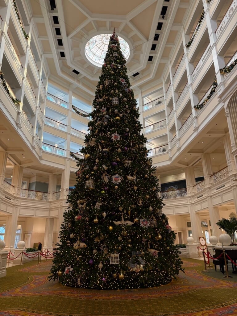 グランド・フロリディアンのロビーの大きなクリスマスツリー（私が撮影）